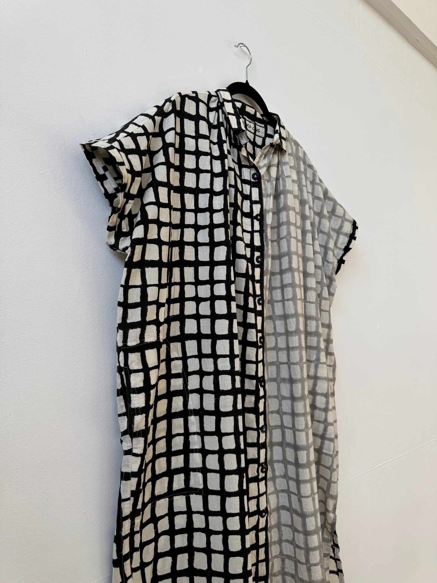 Elise Black and Grey Grid