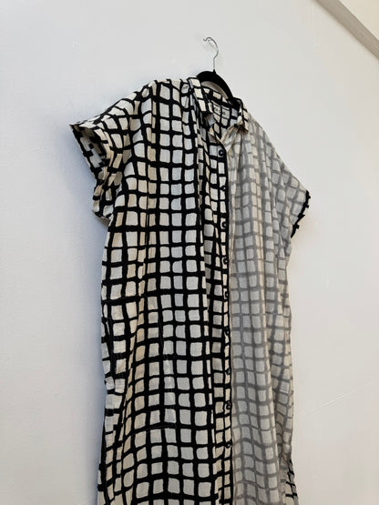 Elise Black and Grey Grid