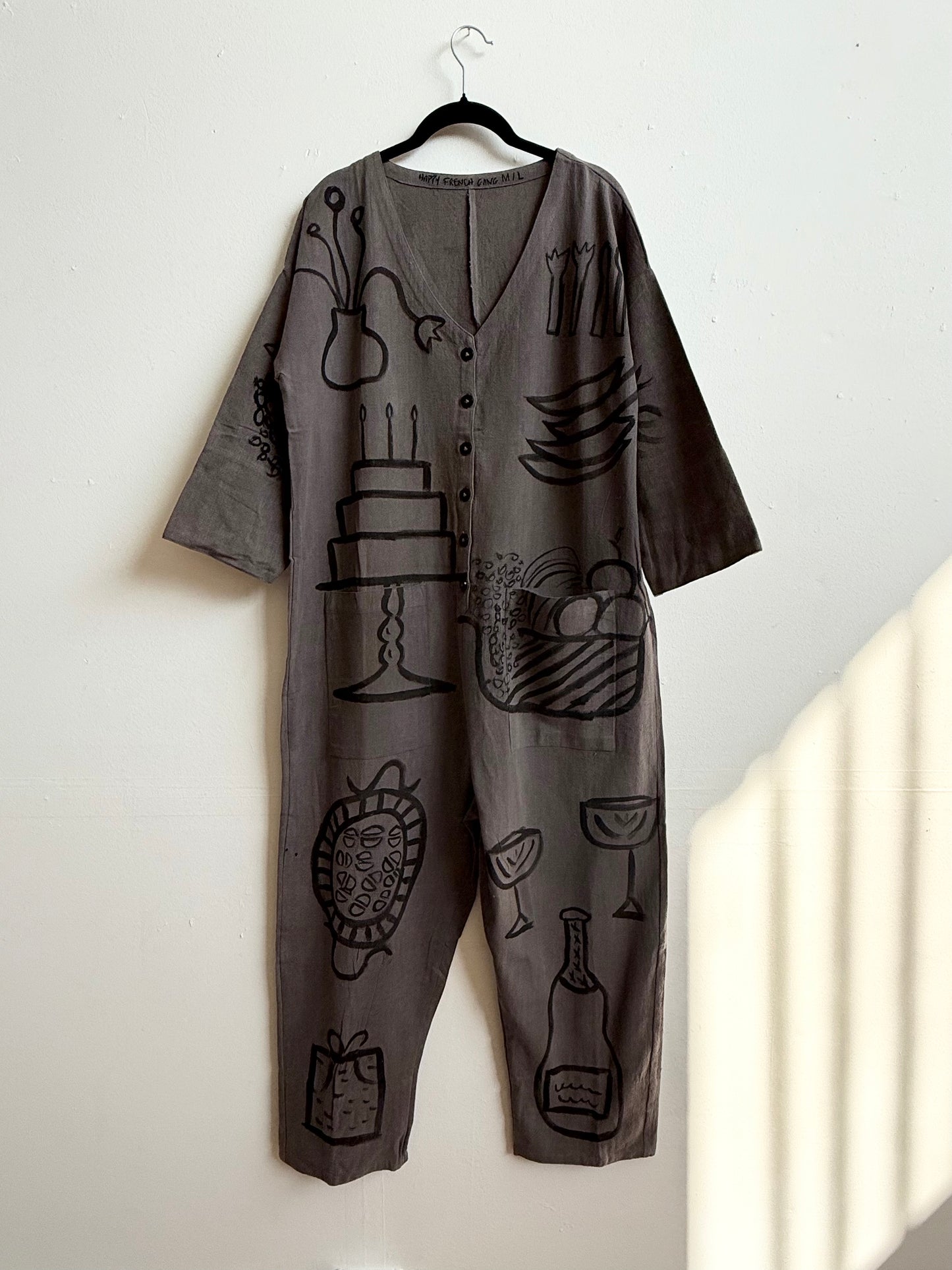 #104 Hand-painted Jumpsuit M/L - Le gâteau d'anniversaire