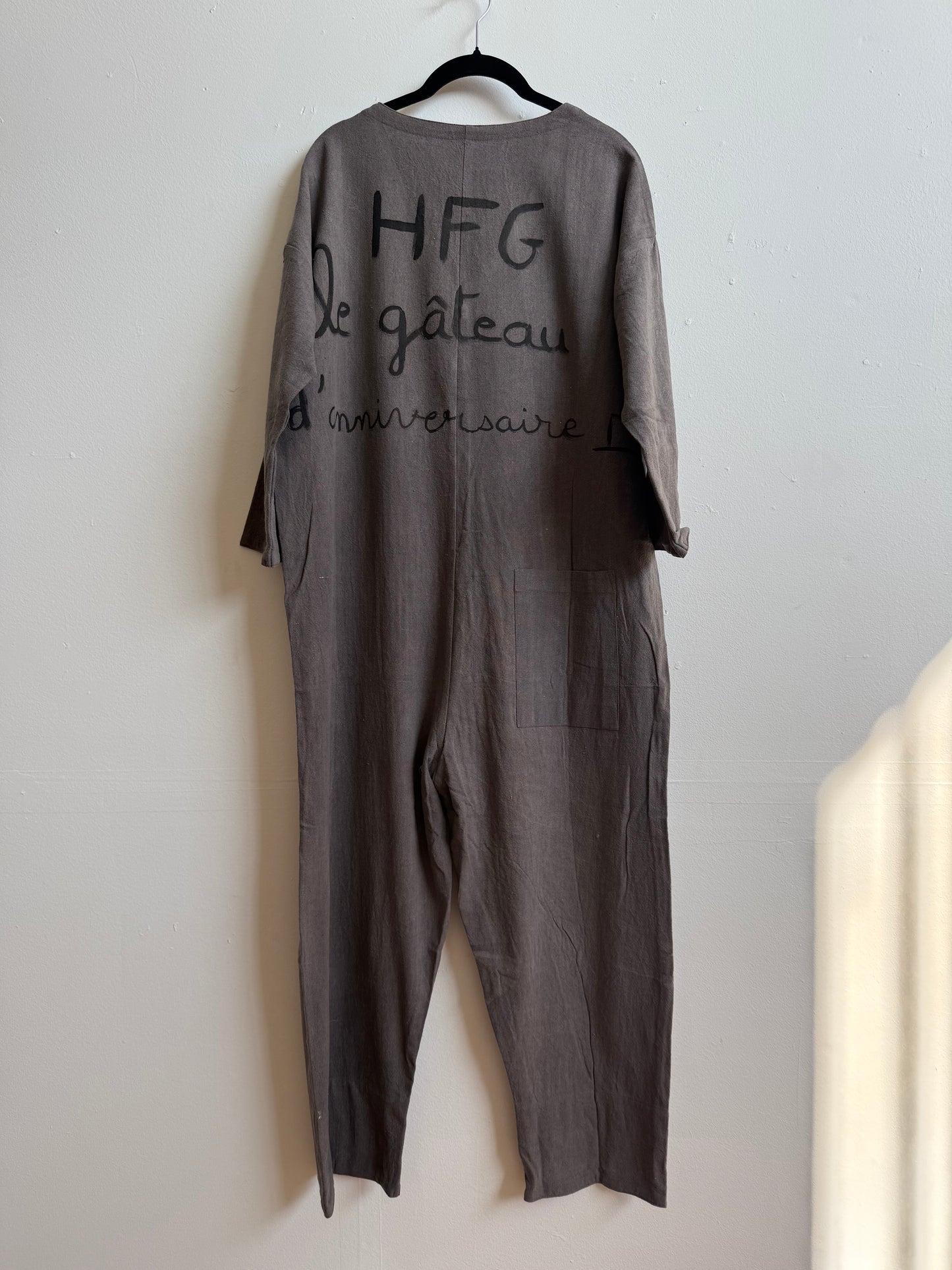 #104 Hand-painted Jumpsuit M/L - Le gâteau d'anniversaire