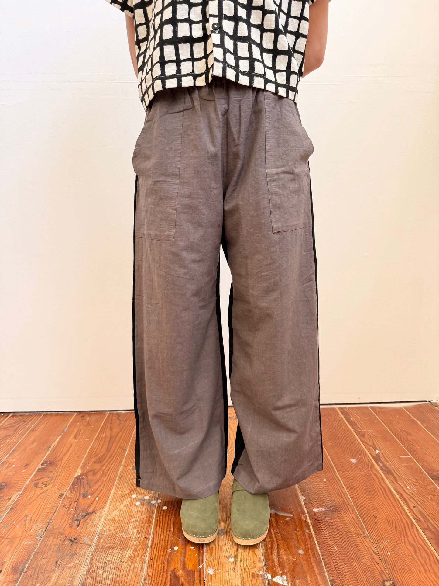 Parton Chocolate & black Pants