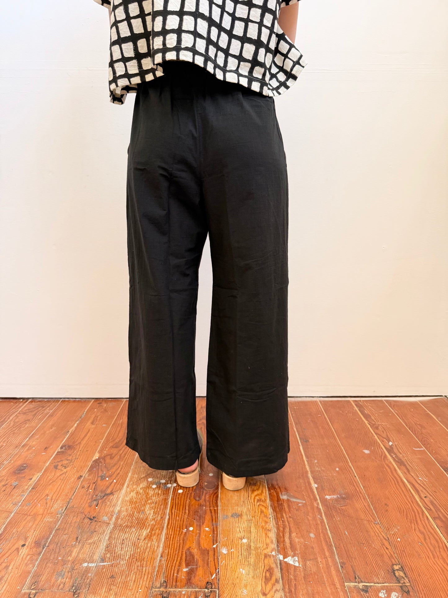 Parton Chocolate & black Pants