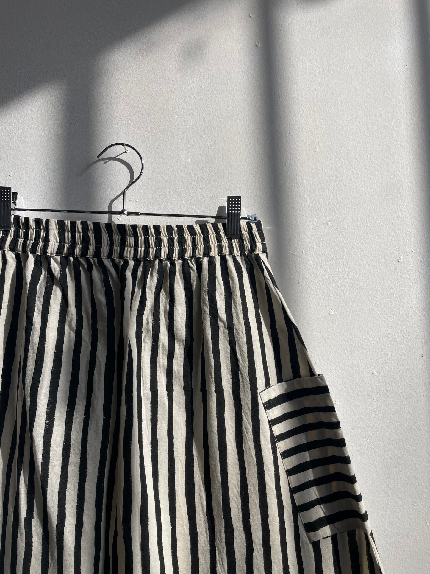 Tilda Skirt Thin Stripes Black (XS-XXL)