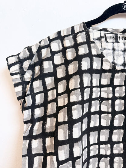 Zélia Top Grey and Black Grid